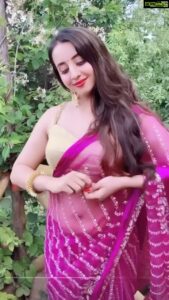 Sanjjanaa Instagram - I’m a Proud #Kannadathi ❤️❤️❤️❤️ From the state of #Karnataka … presenting to you my own most favourite #Kannada song ❤️❤️❤️❤️ … How are you liking my reels these days ??? Which of my reels is your most Favourite ???? @manu_mj_joe 📸 Hair & make up by @gotomirrors ❤️ ❤️ #celeb
