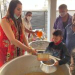 Sanjjanaa Instagram - ನಾವು ಹಿಂತಿರುಗಲು ಸಂತೋಷವಾಗಿದೆ ಮತ್ತು ನಾವು ಪ್ರತಿದಿನ ಆಹಾರವನ್ನು ನೀಡುತ್ತಿದ್ದೇವೆ, ಈಗ ಸ್ವಲ್ಪ ಸಮಯದವರೆಗೆ ಇದನ್ನು ಮುಂದುವರಿಸಲಾಗುವುದು, ಕನಿಷ್ಠ ಈ ತಿಂಗಳ ಕೊನೆಯವರೆಗೂ ನಾವು ಊಹಿಸುತ್ತಿದ್ದೇವೆ ನಾವು ದಯವಿಟ್ಟು ದೃ strongವಾಗಿರಿ ಮತ್ತು ಮನುಕುಲದ ಸೇವೆ ಮುಂದುವರಿಸಿ ಎಂದು ನಮಗಾಗಿ ಪ್ರಾರ್ಥಿಸಿ 🙏 🙏🙏 We are happy to be back and we are serving food every day now it will be continued for a while now at least until the end of this month is what we are assuming please pray for us that we stay strong and continue to serve the mankind 🙏🙏🙏 #sanjjanaa #southindiancinema #sanjanagalrani #sardaargabbarsingh #bujjigadu #mujhseshaadikarogi #sanjjanaagalrani #jaikarnataka #kannadafilmsctress #telugufilmactress #kannadiga #kannadathi #namma #kannadafilms #kannada #pawankalyan