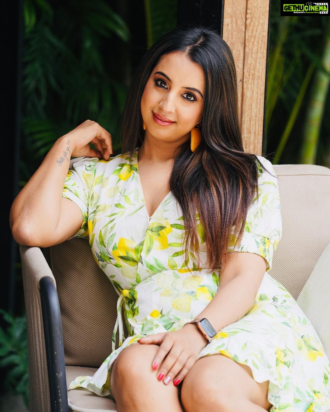 Sanjjanaa Instagram - I love being in Hyderabad. Itβs my second home π‘β€οΈ Pictures shot while I was shooting for my upcoming multilingual movie Manishankar π· : @mallikarjuntatikonda Hair and Makeup : @gotomirrors Check the link in my bio for photoshoot video π