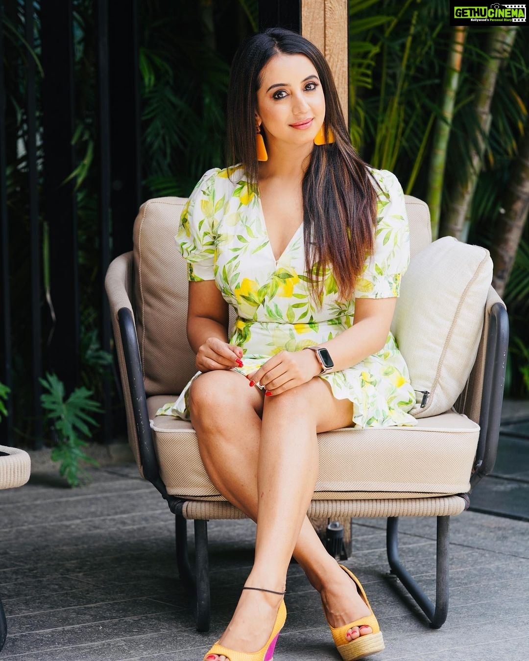 Sanjjanaa Instagram - I love being in Hyderabad. Itβs my second home π‘β€οΈ Pictures shot while I was shooting for my upcoming multilingual movie Manishankar π· : @mallikarjuntatikonda Hair and Makeup : @gotomirrors Check the link in my bio for photoshoot video π