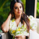 Sanjjanaa Instagram - Work towards a goal, and you’ll achieve it 💗 Dop : @mallikarjuntatikonda Hair and Makeup : @gotomirrors Check the link in bio for the photoshoot video 👆 Hyderabad