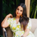 Sanjjanaa Instagram - Work towards a goal, and you’ll achieve it 💗 Dop : @mallikarjuntatikonda Hair and Makeup : @gotomirrors Check the link in bio for the photoshoot video 👆 Hyderabad