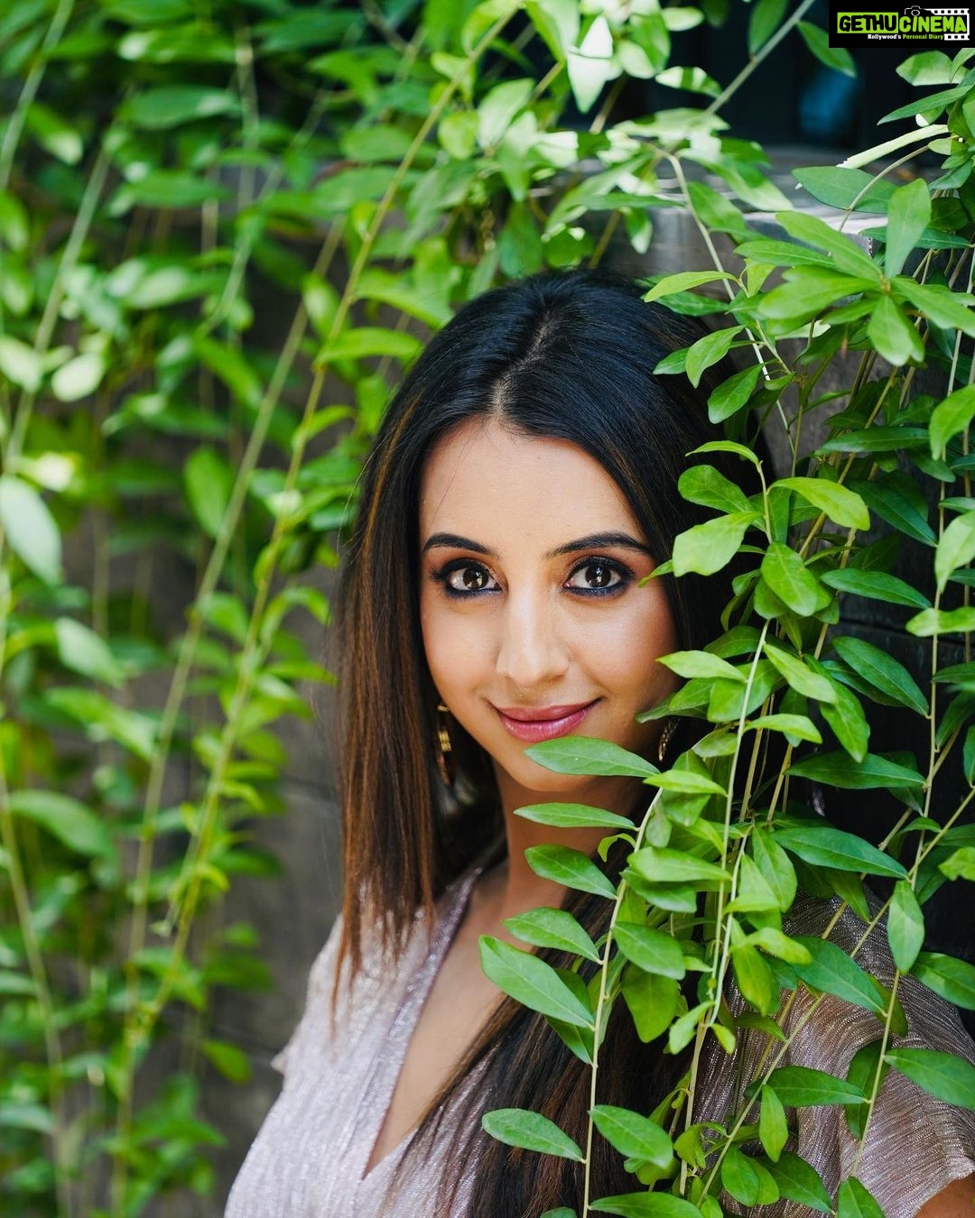 Sanjjanaa Instagram - Self confidence is the best outfit ❤️ Pictures shot from Hyderabad while I was shooting for my upcoming multilingual movie Manishankar 💕 📷 : @mallikarjuntatikonda Hair & Makeup : @gotomirrors . . . . . . . . . . . #sanjjanaagalrani #hyderabad #shoot #movietime #multilingual #tollywood #sandalwood #actress #photoshoot