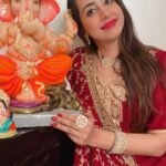 Sanjjanaa Instagram - Life is about being greatful to the almighty about all your Happinesses ❤️ Thanking god for the sorrows given to u as well that have only made you stronger … ❤️❤️ #ganapathibappamoriya #ganapatibappa ❤️