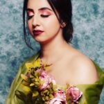 Sanjjanaa Instagram – It’s just one of those days that we wish we could go back in time and live again our happiest days… 

#sanjjanaagalrani #lifequotes #life #lifestyle #photoshoot #bengaluru #love #lifegoeson #flowers #staysafe #stayhome #indiafightscorona #pandemic #pandemiclife