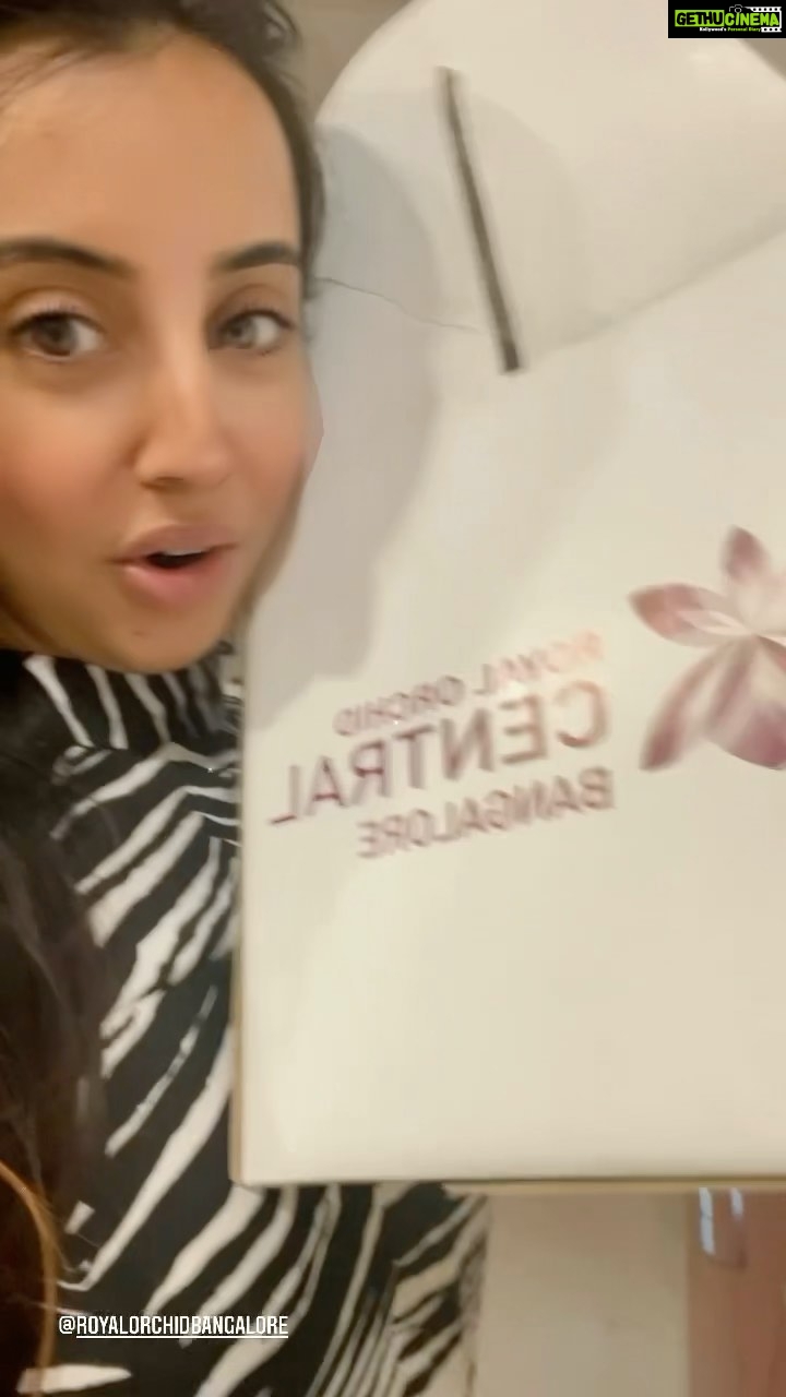 Sanjjanaa Instagram - ♥️♥️♥️♥️ we are celebrating be in Corona positive with food from @royalorchidbangalore ... thank you my dear secret angel our family well wished for the treat .. ♥️♥️♥️