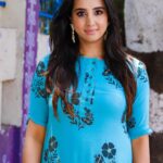 Sanjjanaa Instagram - it’s been over a year that I actually dressed up for any program as there is barely any activity in my life apart from @sanjjanaafoundation lately , though not required to dress up but today after ages I made an effort to look presentable atleast .. therefore just want to give the credits to .. Lovely Hair & make up by my favourite @gotomirrors , jhumka by @rubansaccessories ... watch by my personal collection @longines ❤️❤️❤️❤️ . Mirrors Salons And Academy