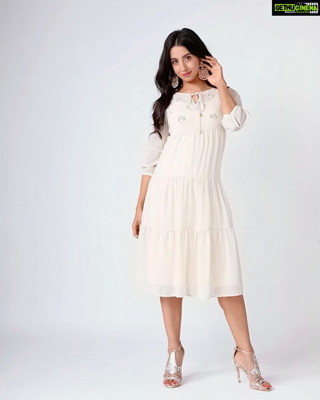 Sanjjanaa Instagram - Itβs raining #collabs .. @myprojecteve itβs always fun to be working with you ...β Chq out there new lovely #white elegant collection #girls β .. ππππ one word by all of you in comments ???? How do u like this Indo-western dress ... and donβt forget to double tap & like it & show your love ... β€οΈ Bangalore, India
