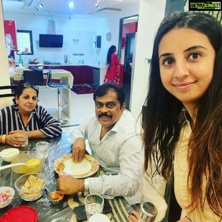 Sanjjanaa Instagram - Thank you My big boss K manju Anna , he visited me to to Chq on my good health , also he inspires me so much all the time with his thought process , he is a self made man and a real achiever & mastermind of #KannadaFilmindustry , a very fine film maker 👍he motivated me with a speech to stay strong and come back bigger I will do my best Anna , Thank you Anna for visiting me & strengthening my family with your inspiring words , in times that we much need . 🙏 @kmanjucinemas , also the trailer of @shreyaskmanju5 next film & @priya.p.varrier togeather is looking very fascinating .. can’t wait to watch the film , way to go #shreyaskmanju 👍👍👍 Bangalore, India
