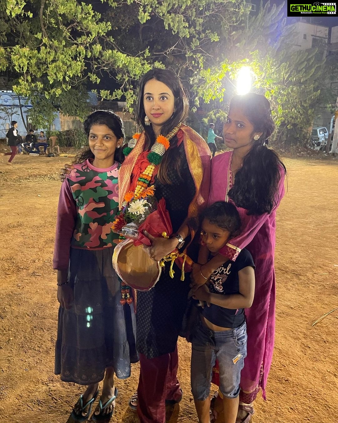 Sanjjanaa Instagram - Dedicated to #sanjjanaagalrani #dhoopanhallifans association .. it was wonderful to attend the local cricket tournament organised by #indiranagar youth .. thank you my dear youth #fans for so much love & concern ... Iām always there with u dear #dhoopanhalli boys ... ššš Bangalore, India
