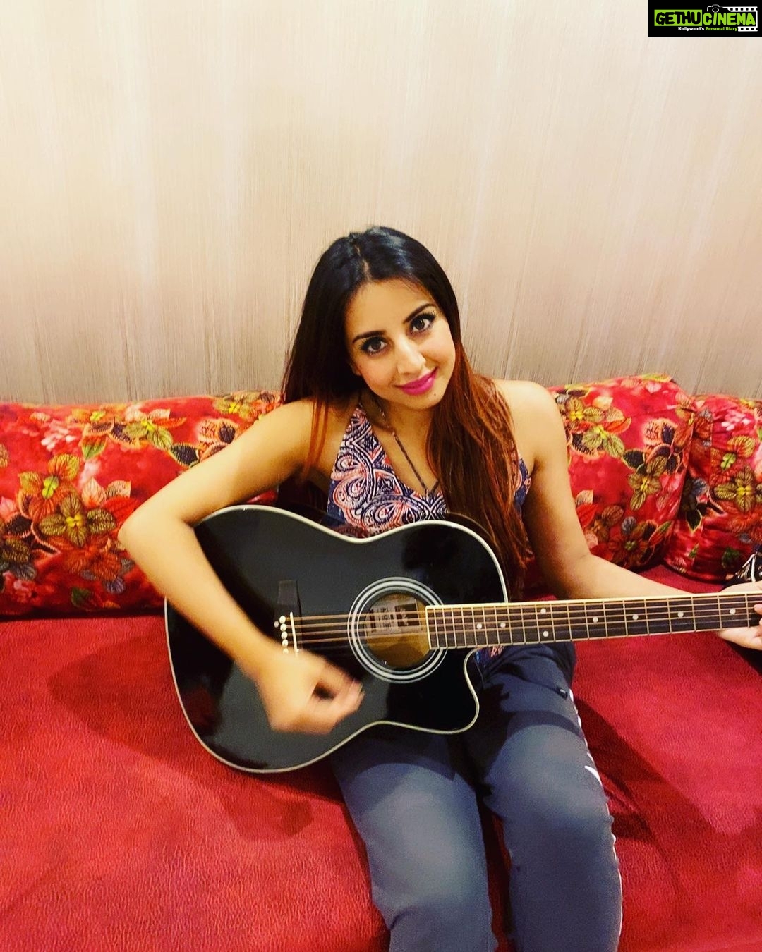 Sanjjanaa Instagram - Looking for a work Oppurtunity??? If you are a entertainer write to us on enquiry@itsmyapp.live . 👍👍👍. Also visit link in bio to read about us , follow @ScoutingBrilliance on Instagram ... & read about our new venture www.itsmyapp.live . Bengaluru