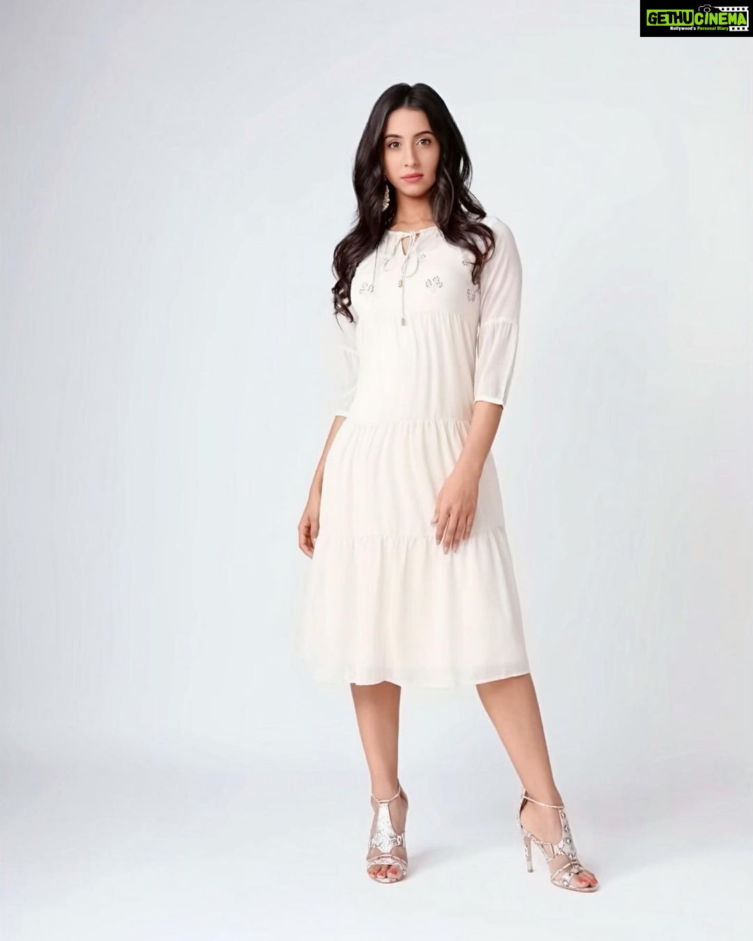 Sanjjanaa Instagram - Itβs raining #collabs .. @myprojecteve itβs always fun to be working with you ...β Chq out there new lovely #white elegant collection #girls β .. ππππ one word by all of you in comments ???? How do u like this Indo-western dress ... and donβt forget to double tap & like it & show your love ... β€οΈ Bangalore, India