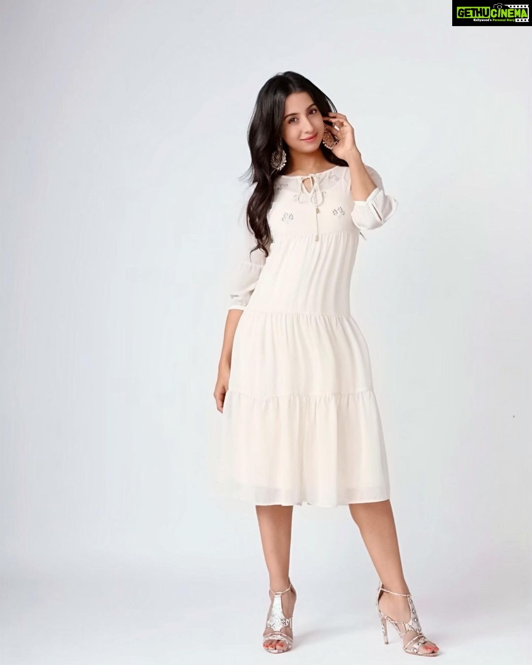 Sanjjanaa Instagram - Itβs raining #collabs .. @myprojecteve itβs always fun to be working with you ...β Chq out there new lovely #white elegant collection #girls β .. ππππ one word by all of you in comments ???? How do u like this Indo-western dress ... and donβt forget to double tap & like it & show your love ... β€οΈ Bangalore, India