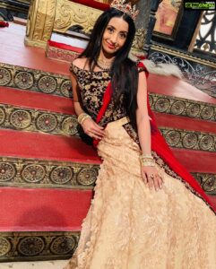 Sanjjanaa Instagram - Sharing some #throwback pics from sets of @swarnakhadgamofficial , some lovely pics by @shareefnandyala , hair & make up by @gotomirrors , clothes by @neerusindia .. ❤️❤️❤️ Ramoji Film City