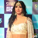 Sanjjanaa Instagram - Here's a throwback from SIMMA 2019. What an amazing show it was!!! #SanjjanaaGalrani #MujhseShaadiKaroge #TeamSanjjanaa #paraskishaadi @colorstv @voot
