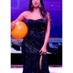 Sanjjanaa Instagram - Follow Sanjjanaa Galrani on #heloapp 😍😍😍 for some wow , & super exclusive posts ... also win prices on Helo app with quiz contests every festive season ❤️❤️❤️❤️ So yes we had a super blast when I went to the shoot of #gaanabhajaana with young super star @loosemada_yogi , & @sanjeev one of my most favourite directors in the industry , also bumped into @rishi_actor & we really had a awesome fun time shooting this game , you guys are gona be enjoying the telecast much much more than this I’m sure ❤️ lots of love to all & #halpynewyear ❤️❤️❤️ Bangalore, India