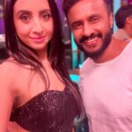 Sanjjanaa Instagram - Follow Sanjjanaa Galrani on #heloapp 😍😍😍 for some wow , & super exclusive posts ... also win prices on Helo app with quiz contests every festive season ❤️❤️❤️❤️ So yes we had a super blast when I went to the shoot of #gaanabhajaana with young super star @loosemada_yogi , & @sanjeev one of my most favourite directors in the industry , also bumped into @rishi_actor & we really had a awesome fun time shooting this game , you guys are gona be enjoying the telecast much much more than this I’m sure ❤️ lots of love to all & #halpynewyear ❤️❤️❤️ Bangalore, India
