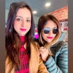 Sanjjanaa Instagram - I’m sure u have heard the super hit song #kokakoka , it’s by #badshah @badboyshah & @jassijasbir , my friend & rockstar @jassijasbir has come up with his brand new song called #merichanno on @youtube released in collaboration with @gaana , watch like & share it lovely ppl . ❤️ the song was shot in #malta & it’s a treat to watch the visual & hear the rocking audio - link in the website column in my bio . ❤️ also Inset are some pics of how I chilled with my buddy @pallavisrkian in my quick holiday to #chandigarh its a lovely city and a must visit I should say ❤️ @taj_hotel_chandigarh was a lovely stay with my mommy @anitha.reshma ❤️
