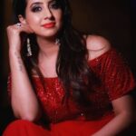 Sanjjanaa Instagram – Christmas is coming 🎅🏻

Be red… Being in red ❤️

@apeksha.naik 
@chandangowda_official 
@rubansaccessories
@v_i_k_iphotography