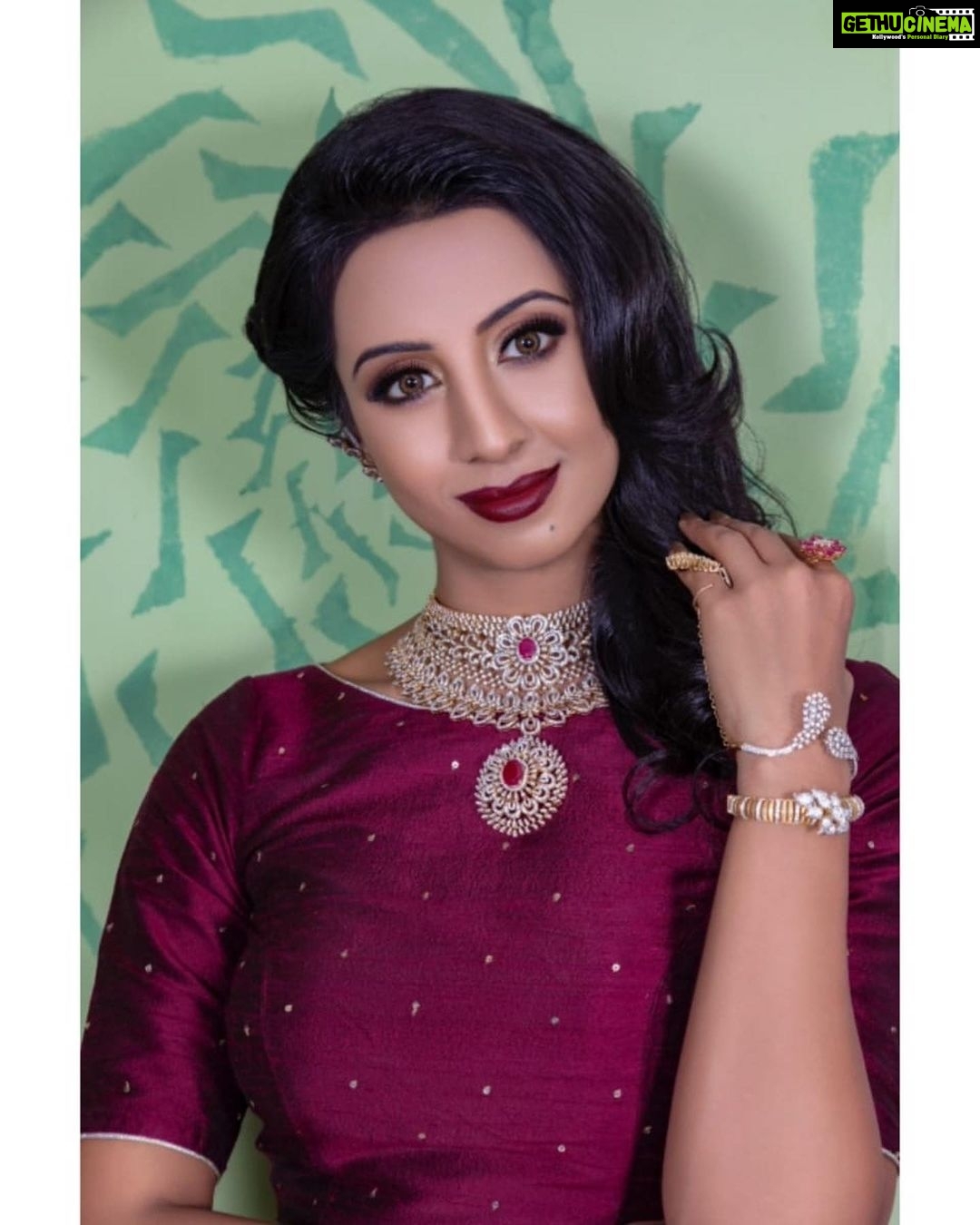 Sanjjanaa Instagram - The most beautiful thing you can wear is confidence ❤️ Shot by @shareefnandyala Jewellery @tiraabytibarumals Hair and make up by @gotomirrors #sgfoundation