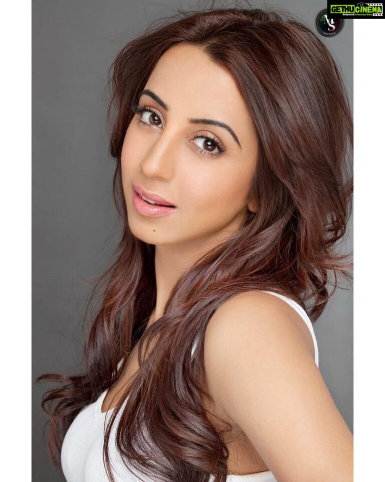 Sanjjanaa Instagram - “This becoming will ask for your breath, patience and for your fight, perseverance. Transformation is made both of surrender and strength..” Photography - @munnasimon Hair & make up - @ajayshelarmakeupartist Styling - @nischayniyogi