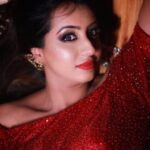 Sanjjanaa Instagram – “𝔏𝔦𝔨𝔢 𝔞𝔫 𝔞𝔠𝔱𝔬𝔯 𝔴𝔥𝔬 𝔱𝔯𝔞𝔫𝔰𝔣𝔬𝔯𝔪𝔰 𝔦𝔫𝔱𝔬 𝔱𝔥𝔢 𝔠𝔥𝔞𝔯𝔞𝔠𝔱𝔢𝔯 𝔱𝔥𝔞𝔱 𝔱𝔥𝔢𝔶’𝔯𝔢 𝔭𝔩𝔞𝔶𝔦𝔫𝔤, 𝔶𝔬𝔲 𝔠𝔞𝔫 𝔱𝔯𝔞𝔫𝔰𝔣𝔬𝔯𝔪 𝔦𝔫𝔱𝔬 𝔶𝔬𝔲𝔯𝔰𝔢𝔩𝔣.”
-𝔏𝔢𝔢𝔷𝔞 𝔊𝔦𝔟𝔟𝔬𝔫𝔰

Actress – @sanjjanaagalrani 
MUA – @apeksha.naik 
Talent 📷 – @v_i_k_iphotography 
Designer – @chandangowda_official 
Jewellery – @rubansaccessories 

#apekshanaik #sanjjanaa #sanjjanagalrani #bangalore #bangaloremakeupartist #makeupinspo #makeupinspiration #southindianactress #actress #makeupblogger #makeupinstagram #southindia #southindianfashion #indiamua #makeupcreator #explore #explorepage #foryou #foryoupage #portrait #portraitphotography #pictureoftheday Renaissance Bengaluru Race Course Hotel