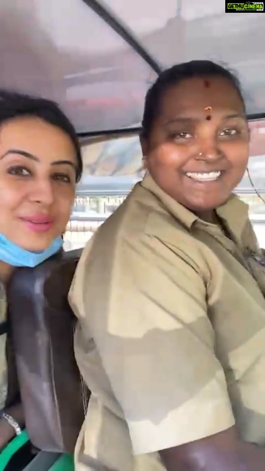 Sanjjanaa Instagram - ಮಹಿಳೆಯರು ಯಾವುದಕ್ಕೂ ಕಮ್ಮಿ ಇಲ್ಲ ಅನ್ನೋದು ಎಷ್ಟು ನಿಜ ಅಂತ ಇದ್ರಿಂದ ಗೊತ್ತಾಗುತ್ತೆ ನೋಡಿ. ಸಂಜನಾ ಗಲ್ರಾಣಿ ಎಂ ಜಿ ರೋಡ್ ಕಡೆಗೆ ಜಾನ್ಸಿ ಅನ್ನೋ ಮಹಿಳೆಯ ಆಟೋದಲ್ಲಿ ಹೋಗಿ ಅವರನ್ನು ಪರಿಚಯಿಸಿಕೊಂಡ ಬಗೆ ಹೀಗಿದೆ ನೋಡಿ 🙏💛❤ ಬೆಂಬಲಿಸಿ ನಮ್ಮ ಪುಟವನ್ನು @kannadamodelsofficial ---------------------------------------- ಕೃಪೆ - Credit @sanjjanaagalrani @jancybv ---------------------------------------- ▶ನಮ್ಮ ಕನ್ನಡ ನಾಡು ▶#kannadamodels ▶#kannadamodelsofficial ▶#kannadamodelsreels ▶ಮಾದರಿ - ಚಲನಚಿತ್ರ - ಪ್ರಚಾರ ನಮ್ಮನ್ನು ಸಂಪರ್ಕಿಸಿ - Contact Us @kannadamodelsofficial ಜಿಮೇಲ್ - Gmail kannadamodels@gmail.com #bengaluru #bangalore #auto #autoride #autorikshaw #trending #kannada #karnataka #insta #instagram #love #reels #instareels #kannadareels #reelsviral #remix #trend #viral #song Bengaluru