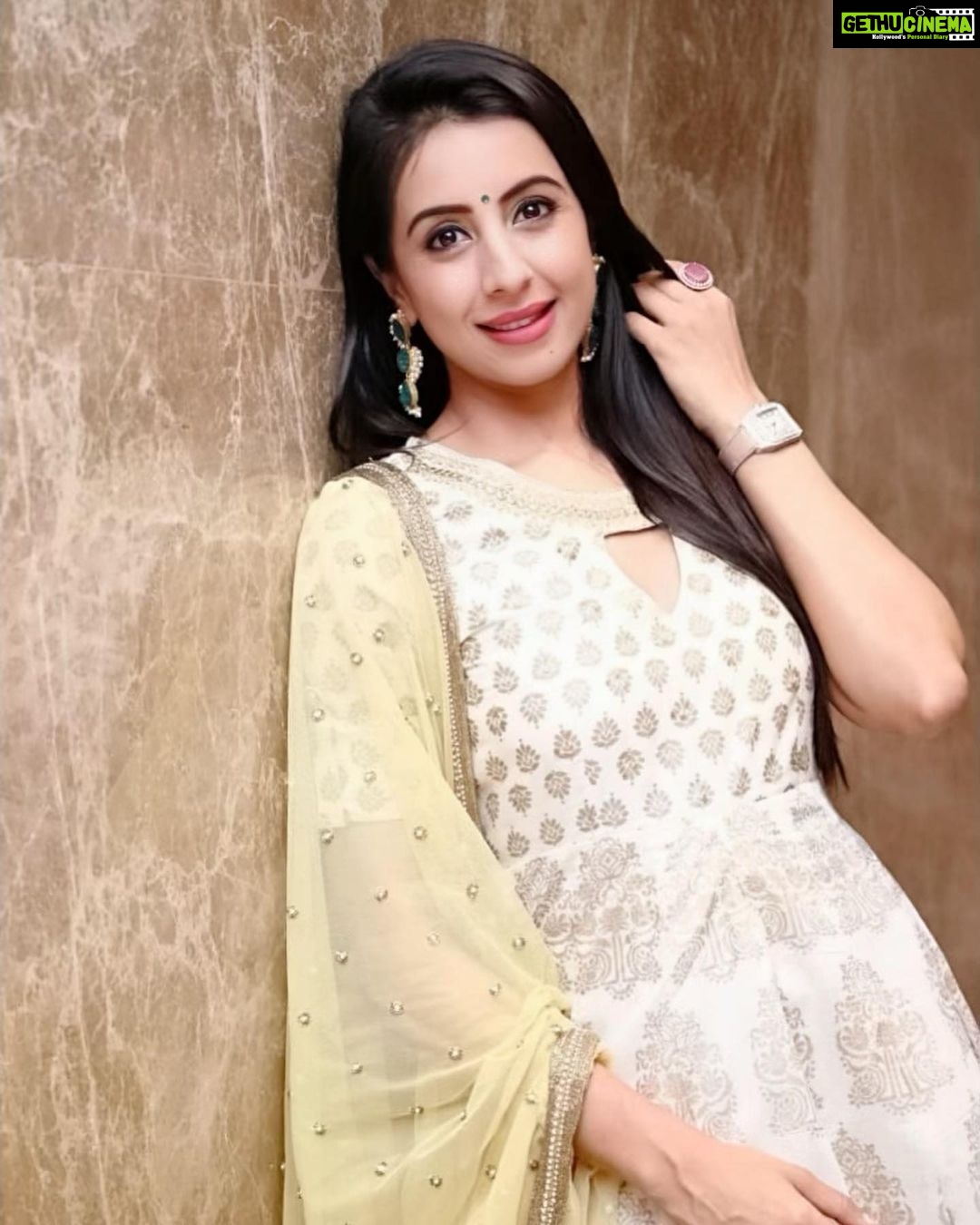 Sanjjanaa Instagram - Attending the launch of #IRuDHuRuvam the 1st tamil web series to be launched on @sonylivindia application hea at #TajCoramandel in #Chennai . Can’t wait for my webseries #Aivar which is in post production stage right now to be aired on the same Ott platform this November . #influencercon2019 ,#influencerconference2019 #influencerconference #influencerconsulting
