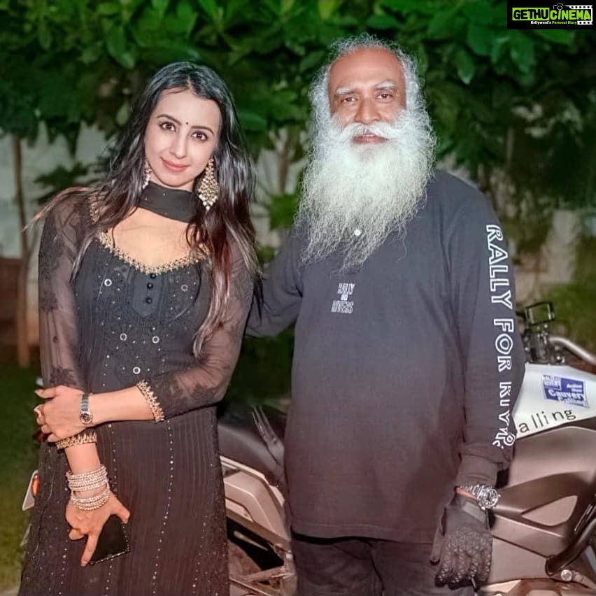 Sanjjanaa Instagram - Happy to be part of this amazing Noble cause with Saduguru ji๐ sanjjanaagalrani.cauverycalling.org ๐ kindly donate now , And share me a snapshot I will give you thank you credits on my social media, does not matter even if this one tree or its hundred trees . #sanjjanaa #sanjana #glamourqueen , #swarnakhadgam #southindiancinema #sanjanagalrani #influencercon2019 ,#influencerconference2019 #influencerconference #influencerconsulting ... canโt wait to watch #bigil #bigilfever #vigil #bigilaudiolaunch