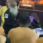 Sanjjanaa Instagram - #cauverycalling hea for the culminations of the rally , proud to be representing Karnataka hea today in this event . Looking forward to a question answer session today with Sadhguru Jaggi ji . Any questions from you guys ??? 🙏🙏🙏 Chennai, India
