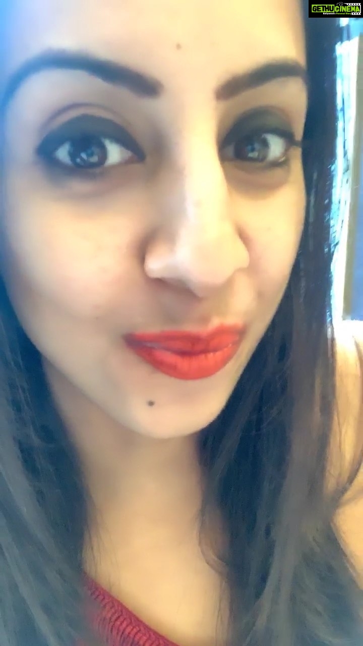 Sanjjanaa Instagram - Yummy quality food , crazy tasting , Arabic countries never make me feel home Sikh in terms of food ... I can get heβs just to eat eat & eat .... πππ #doha #qatar , the journey has just begun @siimsawards , fun times #tirumal gaaru fun to be around u ...