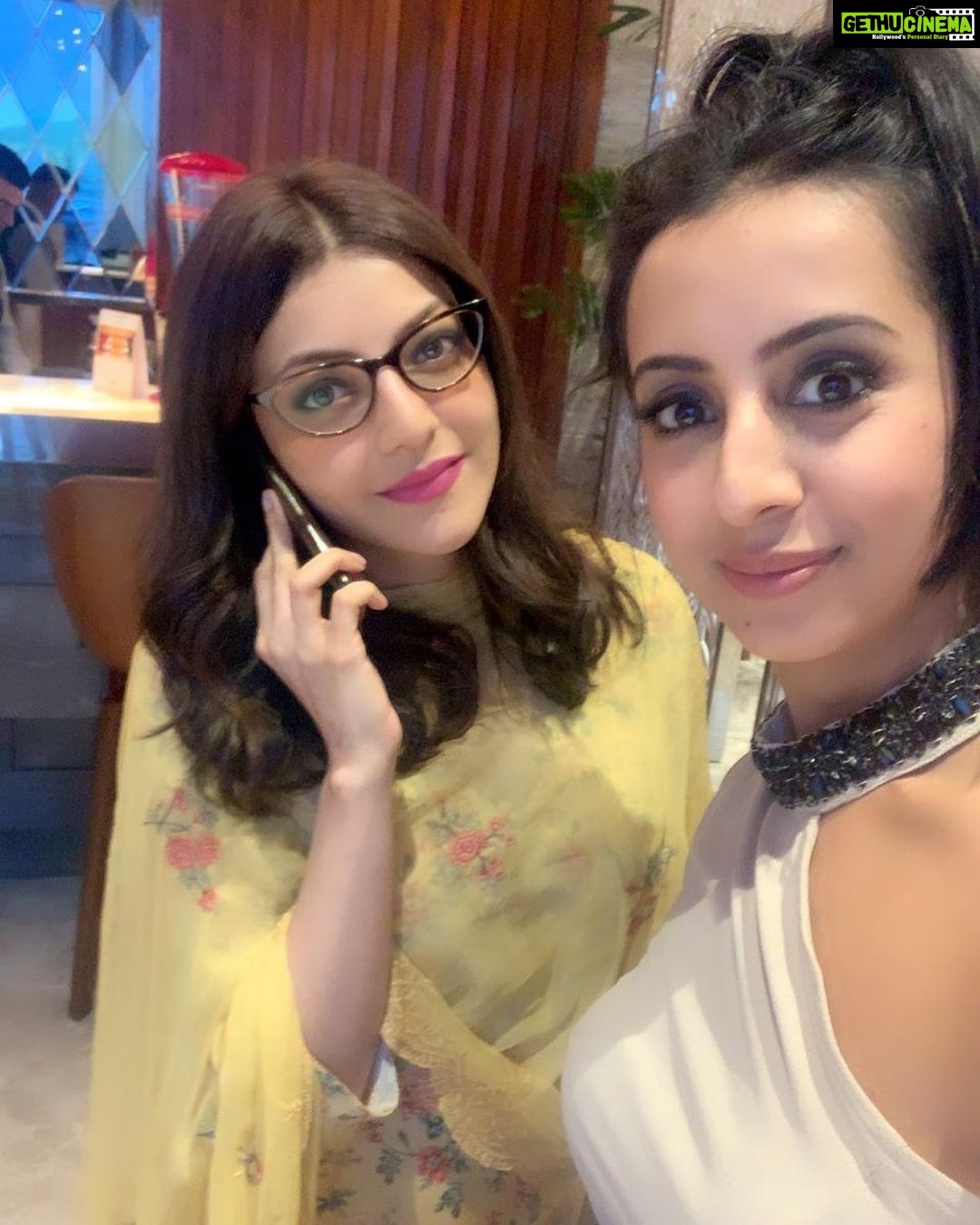 Sanjjanaa Instagram - I rarely have actress friends , but it’s always so much fun to catch up with you my buddy @kajalaggarwalofficial & some fun positive brain storming chats .. ❤️❤️❤️ #kajalaggarwal #sanjjanaagalrani #sanjjanaa #sanjana Mumbai, Maharashtra