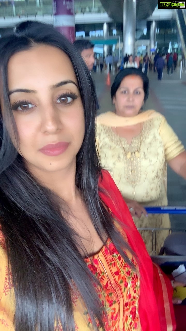 Sanjjanaa Instagram - This is a personal invitation .. c u all today evening at the launch of Hair Crush Saloon as I’m going to be there show stopper , only at Daspalla hotel in Hyderabad .