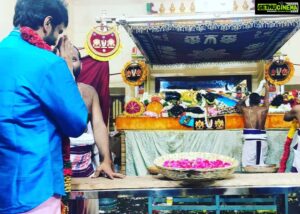 Santhanam Instagram - Finally arrived today at  varadharajaperumaltemple #athivaradhar #positivevibes #blessed #kanchipuram 🙏