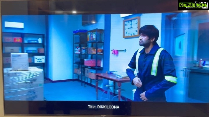 Santhanam Instagram - #dikkiloona only on Zee5 premiering on 10th September 😎 #dikkiloonagamestarts