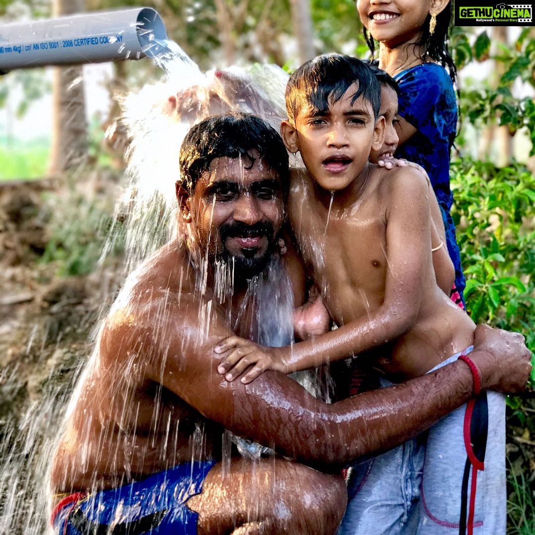 Santhosh Prathap Instagram - "The soul Is healed by being with children." #kids #innocence #happiness #beingyoung #mymodels 👼🏻 Tamil Nadu