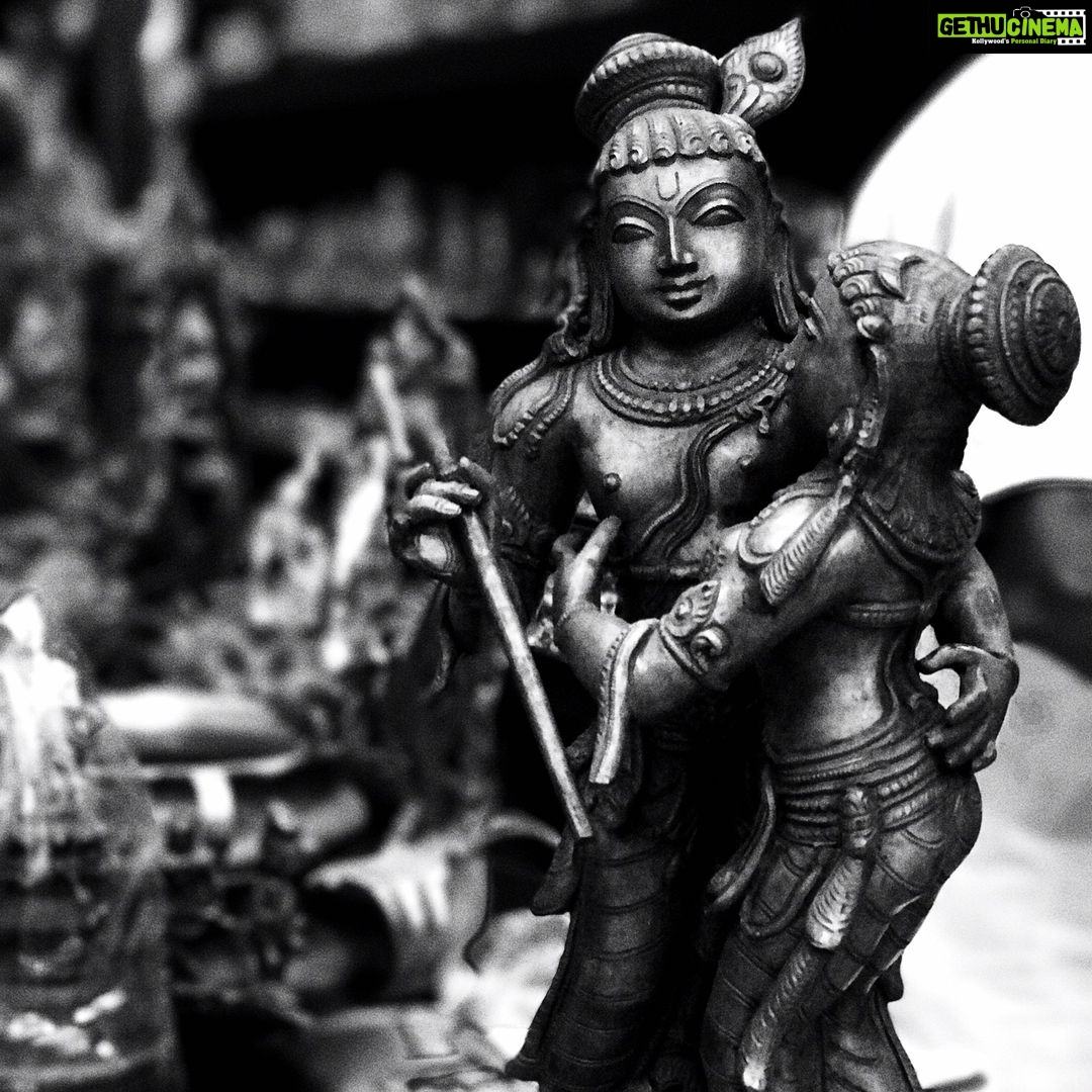 Santhosh Prathap Instagram - "Painting, sculpture and Architecture are Finished, but the ART habit continues" #sculpture #divine #priceless #art Kumbakonam/கும்பகோணம்