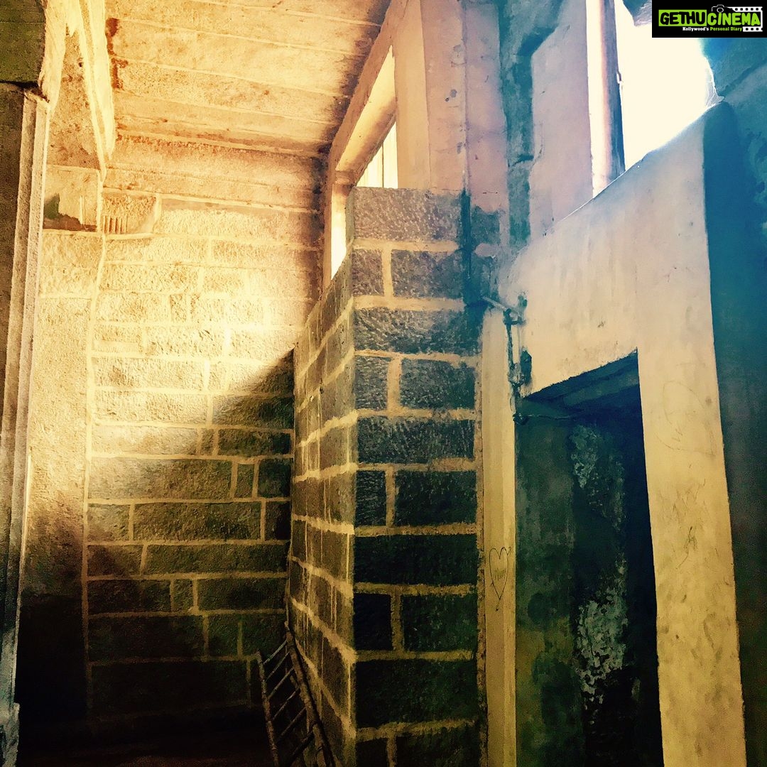 Santhosh Prathap Instagram - "Old places have soul." #architecture #sunlight #madangles 😜 Tiruchirapalli Rock Fort
