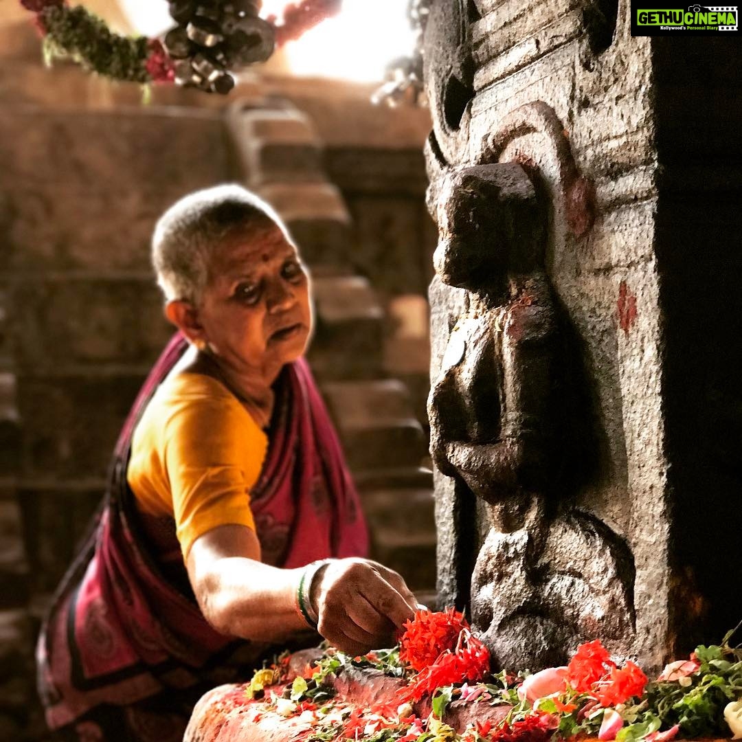 Santhosh Prathap Instagram - Love to God is soo pure "Pure" as "LOVE" Ranganathaswamy Temple, Srirangam