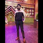 Santhosh Prathap Instagram - #cwc3 @vijaytelevision Costume designer @radikadesignerandmua Assistant @balaa1981 Hair @riwaz_lama #realityshow #tamil #cwc #cookwithcomali #entertainment #vijaytv #grateful #laughteristhebestmedicine #santhoshprathap #outfitoftheday #customized #2022