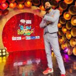 Santhosh Prathap Instagram - #cwc3 @vijaytelevision Costume designer @radikadesignerandmua Assistant @balaa1981 Hair @riwaz_lama #realityshow #tamil #cwc #cookwithcomali #entertainment #vijaytv #grateful #laughteristhebestmedicine #santhoshprathap #outfitoftheday #customized #2022 EVP Film City