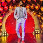 Santhosh Prathap Instagram – #cwc3 
@vijaytelevision 

Costume designer @radikadesignerandmua 
Assistant @balaa1981 
Hair @riwaz_lama 

#realityshow #tamil #cwc #cookwithcomali #entertainment #vijaytv #grateful #laughteristhebestmedicine #santhoshprathap #outfitoftheday #customized #2022 EVP Film City