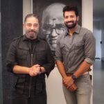 Santhosh Prathap Instagram – Thanks for the words of encouragement and recognition @ikamalhaasan sir.
very much inspired by your gesture.
Blessed in abundance.

“Ain’t we make a good duo?”

#sarpattaparambarai 
#kamalhassan 
#santhoshprathap