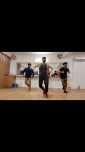 Santhosh Prathap Instagram - Working on something exciting #staytuned #albumsong #dance #dancecover #comingsoon #tamil #practice #passion #greatful #happiness @prashanth_raman_offl @rakeshambigapathyofficial @ayraa__17 @jusrichard @supraja_vasudevan @kowsi_kannama @dharanipaulraj Chennai, India