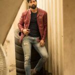 Santhosh Prathap Instagram – Simple things of life which are the real ones after all.

Costume, stylist and MUA @radikadesignerandmua 
Photographer @1928.in 
Jacket @rarerabbit_in 
Location @wiserbythemileguy 
Assistant @balaa1981 

#actor #actorslife #instafashion #photoshoot #trend #kollywood #tamilcinema #naturallight #reelsinstagram #sunrise #santhoshprathap