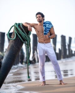 Santhosh Prathap Instagram - Costume, stylist n mua @radhikadesignerandmua Photgrapher @vijayvendhan #santhoshprathap #abstract #southcinema #kollywood #actor Pondicherry