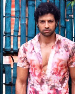 Santhosh Prathap Instagram - Keep loving! It’s the only thing you would never tire yourself with. Costume, stylist and MUA @radikadesignerandmua Photographer @vijayvendhan #happyvalentinesday #selflove #spreadlove #feb14 #kollywood #tamilcinema #photoshoot #actorslife #santhoshprathap