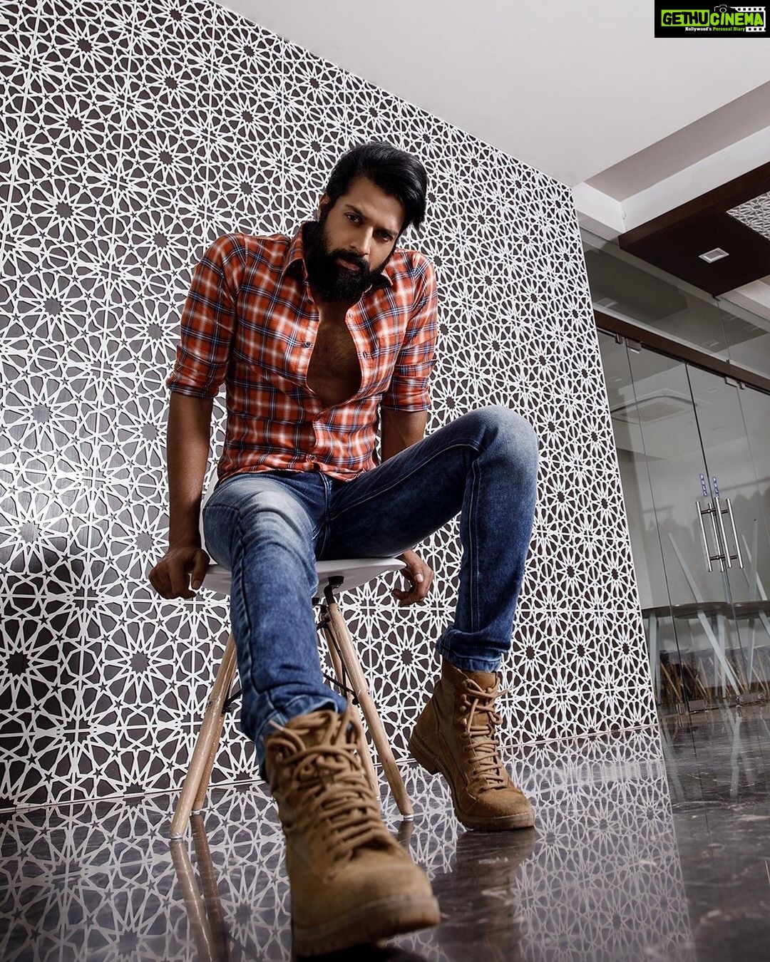 Santhosh Prathap Instagram - #clothesdontmakeththeman campaign For @derby_men Concept @derby_vijay Shot by @imxalxalim Stylist @riwaz_lama Asst @balaa1981 #DerbyMen #Denims #FestiveCollection #NewCollection #StepOutInStyle #OOTD #StayStylish #MakeAStyleStatement #casualwear Vertica
