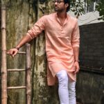 Santhosh Prathap Instagram - Are you all geared up for this festive season? If not go check out @maari_india I would like to thank them for sending me this breezy yet perfect for an occasion kurta.. 🤗 MAARI is a label that makes clothes for men both comfortable and at the same time fashionable as well. The cotton is so soft that you can literally feel it flow on your skin. Thanks for the eco-friendly bamboo brush @plasticfreemadras respect your ideas of environmental sustainability. Go ahead and get yours and support local businesses for a better economy 💯 #maari #maarimen #maariwomen #comfortablefashion #diwalicollection #plasticfreemadras #sustainablefashion Chennai, India