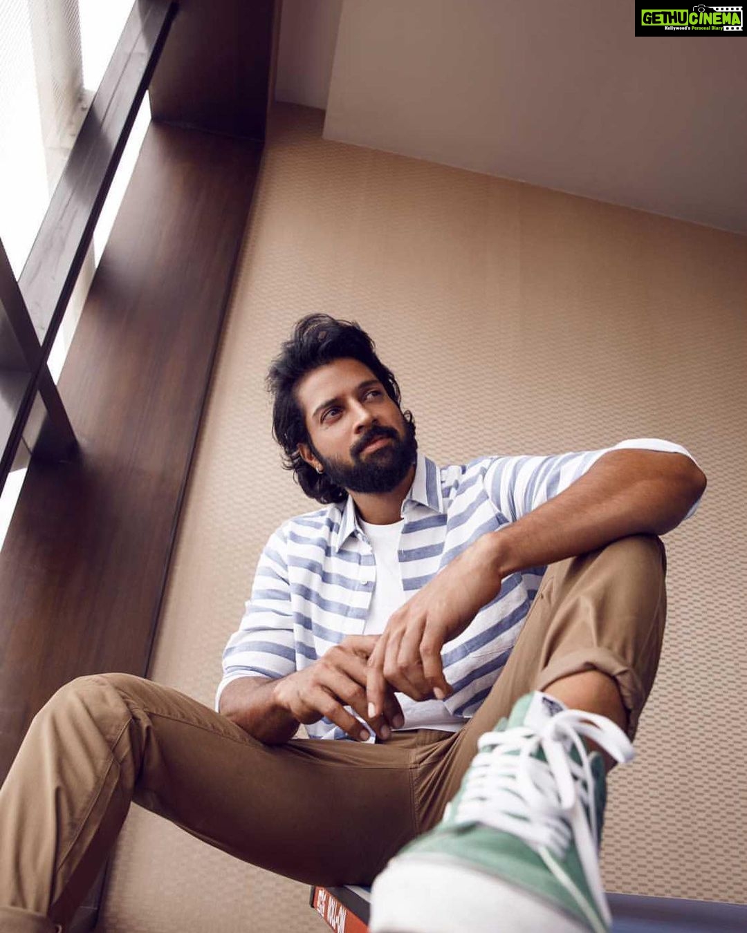 Santhosh Prathap Instagram - #clothesdontmakeththeman campaign For @derby_men Concept @derbyvijaykapoor Shot by @imxalxalim Stylist @riwaz_lama Asst @balaa1981 #DerbyMen #Denims #FestiveCollection #NewCollection #StepOutInStyle #OOTD #StayStylish #MakeAStyleStatement #CasualWear Vertica